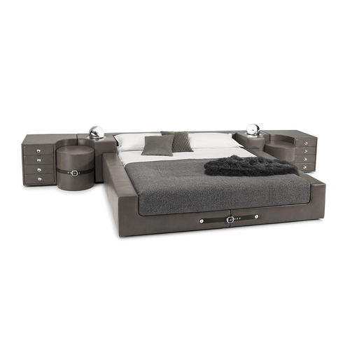 Cama de casal - TUCROMA - i4 MARIANI - vintage / estofada / com criados-mudos