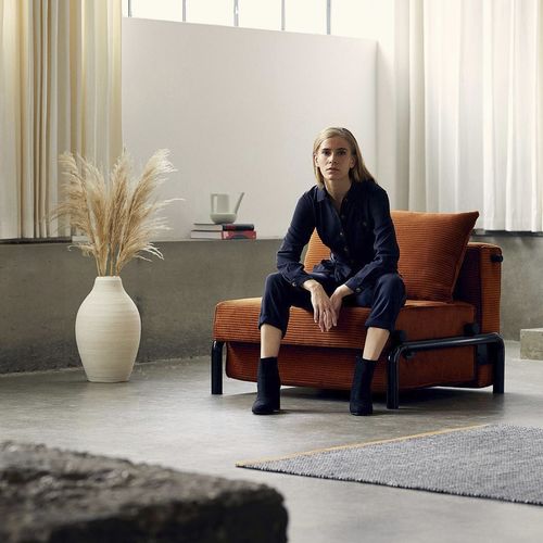 Poltrona baixa contemporânea - RAMONE 90 - Innovation Randers a/s - em tecido / em couro / cama