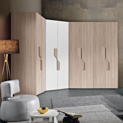 Guarda-roupa de canto - WE507 - M.C.S. - contemporâneo / em madeira laqueada / com portas de abrir