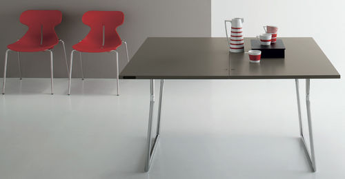 Mesa contemporânea - PIEGO  - Sedit - em madeira / quadrada / extensível