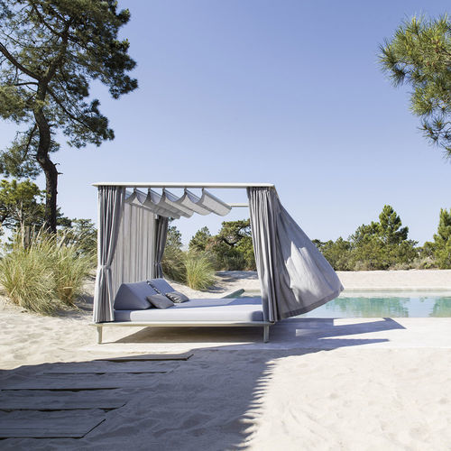 Cama de jardim com dossel - SUNMOON - Varaschin - de casal / contemporânea / com iluminação embutida