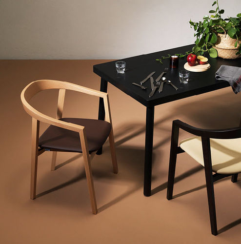Cadeira de sala de jantar contemporânea - Ro - Zilio A&C - para ambiente interno / em tecido / em couro