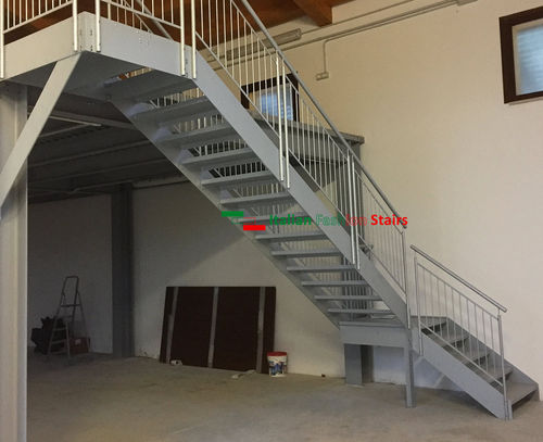 Escada em L - LERICI INDUSTRIALE - ITALIAN FASHION STAIRS - com degraus em metal / com estrutura em aço / para estabelecimento do setor terciário