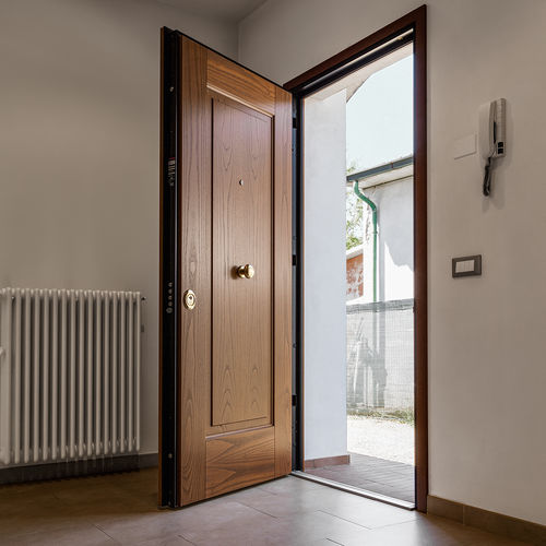 Porta de entrada - EVOLUTION - Oikos Venezia - em madeira / de abrir / clássica
