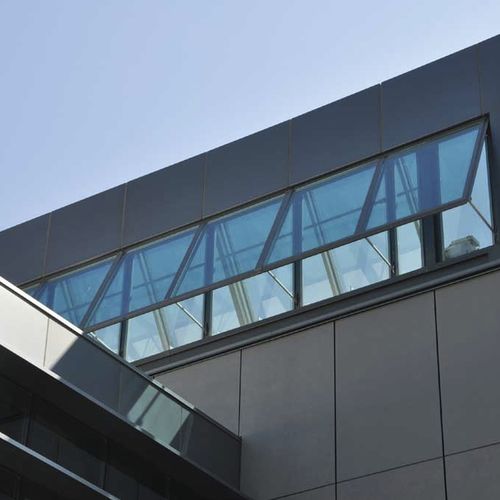 Janela em policarbonato - TECHVENT 5300® - EXTECH Exterior Technologies, Inc - pivotante / com vidro duplo / com ruptura térmica