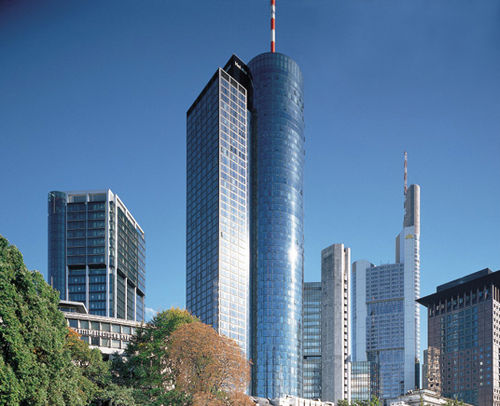 Fachada-cortina com vidros agrafados - MAIN TOWER - Josef Gartner - em alumínio e vidro / de controle solar