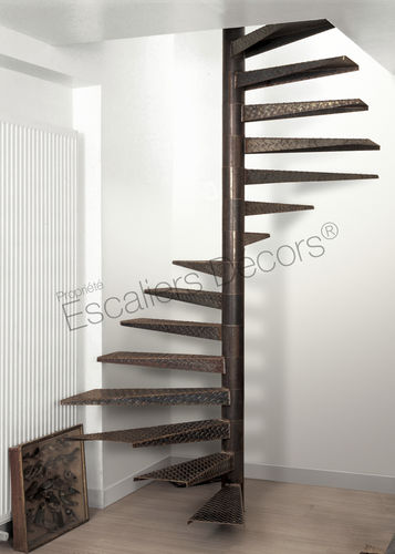 Escada em caracol quadrada - Carré DH16 SPIR'DÉCO® - ESCALIERS DECORS - com degraus em chapa xadrez / com estrutura metálica / da linha residencial