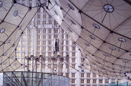 Membrana arquitetônica de fibra de vidro - NUAGE LÉGER GRANDE ARCHE - Hightex - em PTFE / para estrutura tensionada