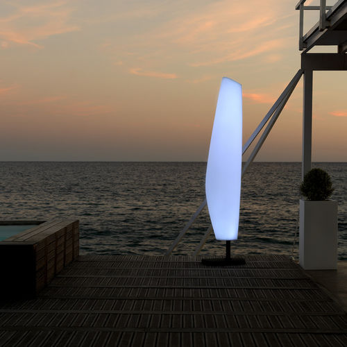 Luminária de piso - BLANCA - VONDOM - em polietileno / contemporânea / Wire