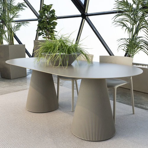 Mesa contemporânea - GATSBY  - VONDOM - em vidro / com base em polietileno / cônica