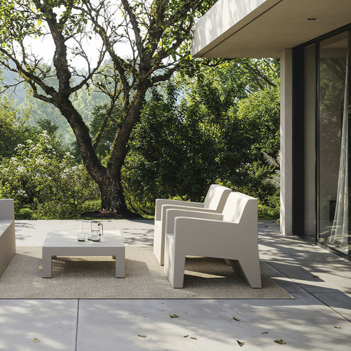 Poltrona contemporânea - JUT  - VONDOM - em polietileno / em polietileno / 100% reciclável