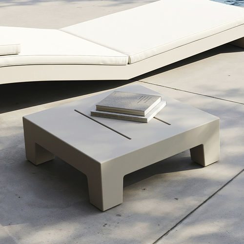 Mesa lateral contemporânea - JUT  - VONDOM - em polietileno / com base em polietileno / quadrada