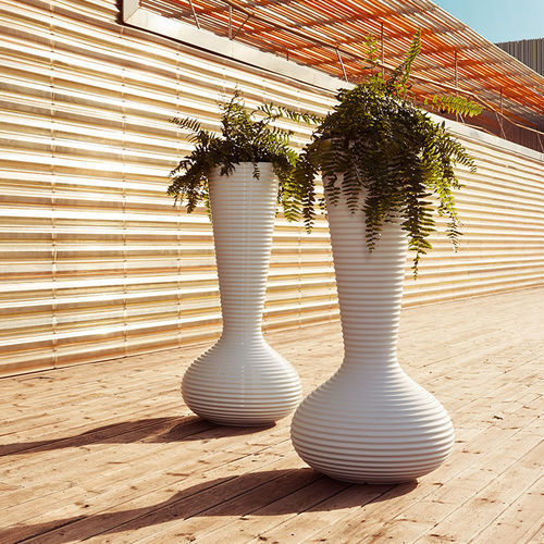 Vaso de jardim em polietileno - BLOOM - VONDOM - vertical / com iluminação / para espaço público