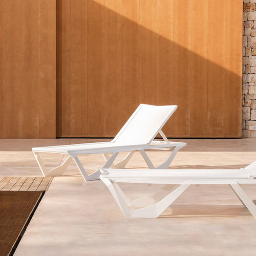 Espreguiçadeira contemporânea - VOXEL - VONDOM - em polipropileno / de fibra de vidro / para hotel