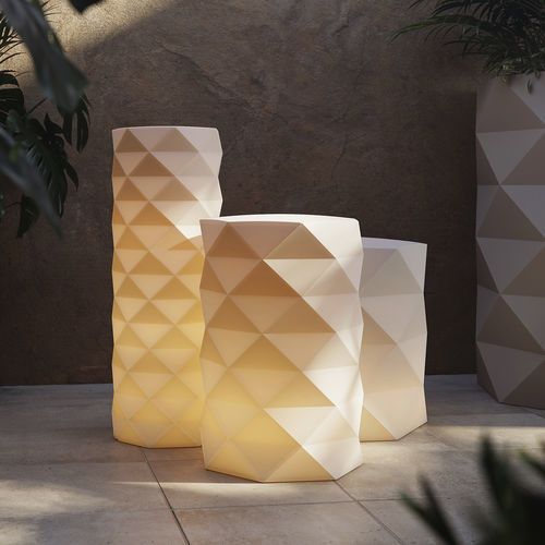 Vaso de jardim em polietileno - MARQUIS - VONDOM - de instalação livre / tubular / com iluminação