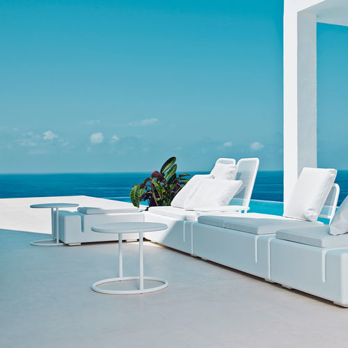 Mesa lateral contemporânea - KES - VONDOM - em chapa / com base em aço inoxidável / retangular