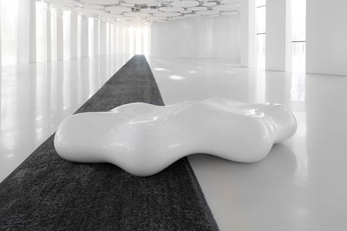 Banco de jardim de design original - LAVA  - VONDOM - em polietileno / sem encosto / sem braços