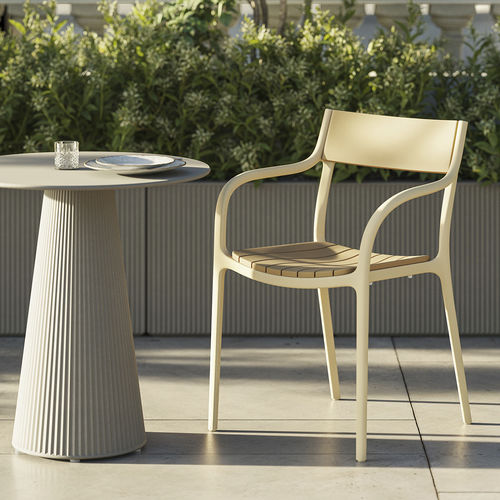 Cadeira contemporânea - Madison  - VONDOM - para ambiente externo / em madeira / em tecido