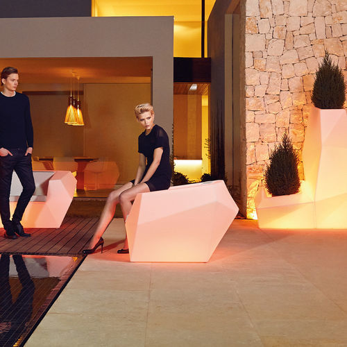 Poltrona de design original - FAZ - VONDOM - em tecido / em polietileno / com almofada removível