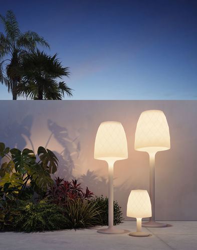 Luminária de piso - VASES - VONDOM - em polietileno / contemporânea / Wire