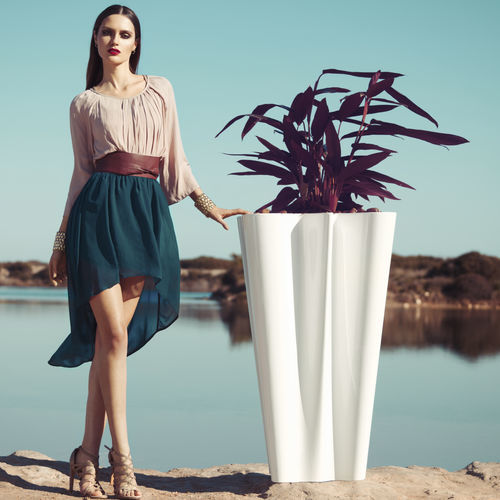 Vaso de jardim em polietileno - BYE-BYE - VONDOM - com iluminação / da linha residencial / de Harry Paul