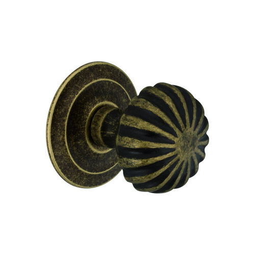 Puxador de porta tipo botão clássico - Margherita  - REGUITTI - em latão / em latão polido