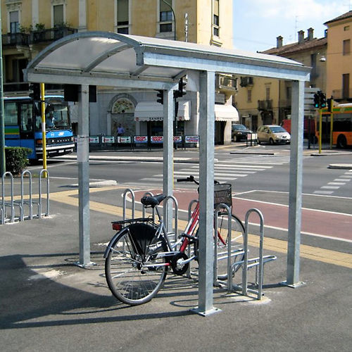 Abrigo para bicicletas com cobertura de policarbonato - GALLERIA - Euroform K. Winkler GmbH - em aço galvanizado / para espaço público / para áreas urbanas