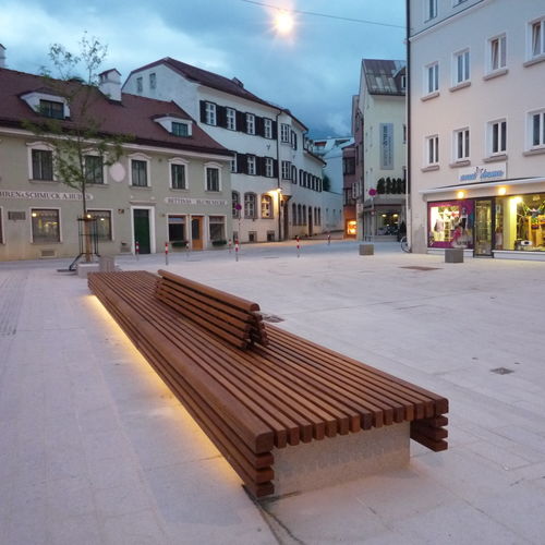 Banco para espaço público contemporâneo - INNSBRUCK - Euroform K. Winkler GmbH - em madeira maciça / com encosto / sem encosto