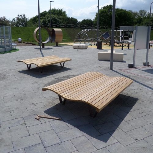 Espreguiçadeira contemporânea - LINEA ONDA - Euroform K. Winkler GmbH - em madeira de lei / em aço galvanizado / para espaço público