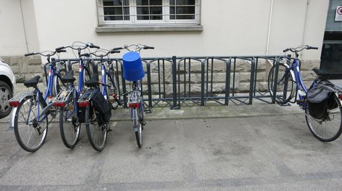 Bicicletário de piso - WING - Euroform K. Winkler GmbH - com sistema de segurança / para espaço público / em aço galvanizado