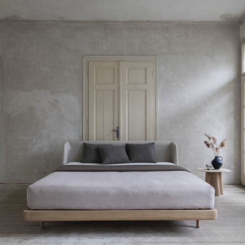 Cama de casal - SOFT  - JAVORINA - contemporânea / com cabeceira estofada / em tecido