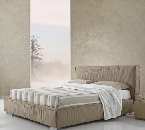 Cama de casal - SAND - GIESSEGI - contemporânea / estofada / com cabeceira