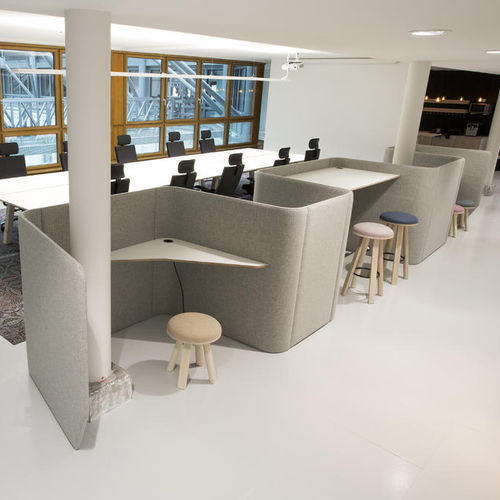 Separador de estações de trabalho de piso - BUZZIVILLE - BuzziSpace - de instalação livre / em tecido acústico / laminado