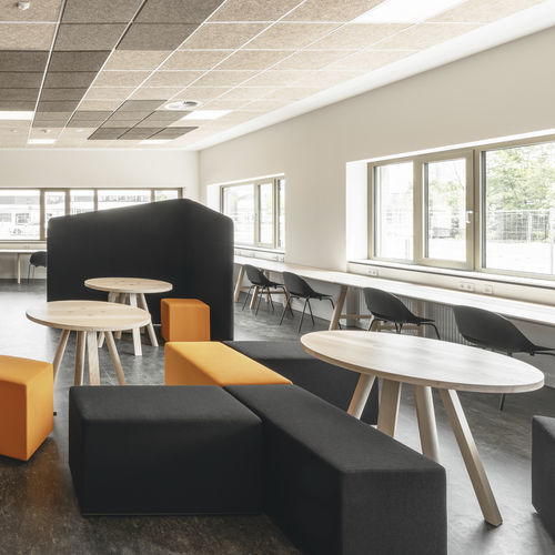 Mesa lateral contemporânea - BUZZIMILK  - BuzziSpace - em madeira / com base em madeira / redonda