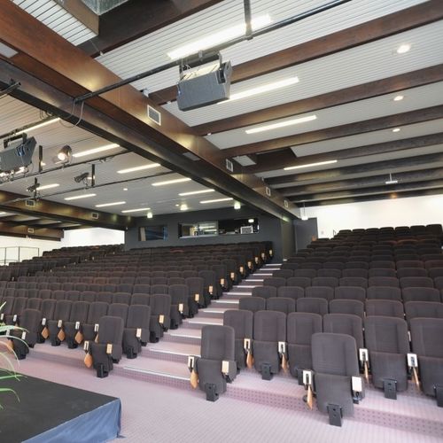 Poltrona de auditório contemporânea - TRIBUNE - kleslo - em tecido / em madeira / metálica