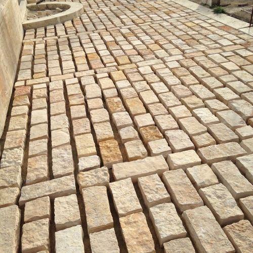 Bloco de pavimentação em pedra natural - COBBLESTONE - CREA STONE - para ambiente externo / envelhecido / para pedestres