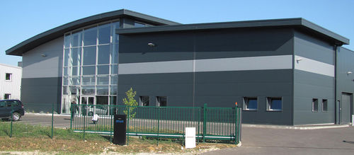 Construção pré-fabricada - SINGLE-STOREY - ASTRON - modular / em aço galvanizado / em vidro