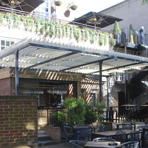 Pérgola apoiada em parede - COSPILOUVRE  - COSPICON  SA - em alumínio / com lâminas orientáveis / com lâminas quebra-sol