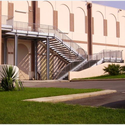 Escada de emergência em U - PROFILSIDER - com degraus em metal / com estrutura metálica / industrial