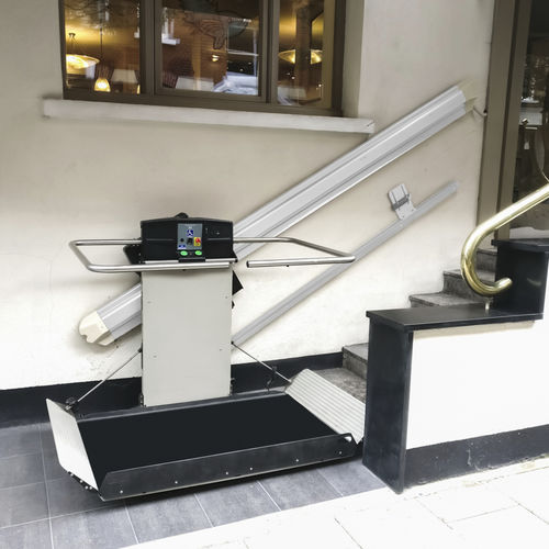 Plataforma elevatória para escadas para pessoas com mobilidade reduzida - X3 - Garaventa Lift - da linha residencial / inclinada / para ambiente externo