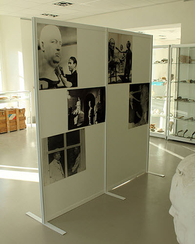 Divisória removível - PANNEAUX D'EXPOSITION 4 DIRECTIONS - SARAZINO VITRINES - modular / móvel / em alumínio