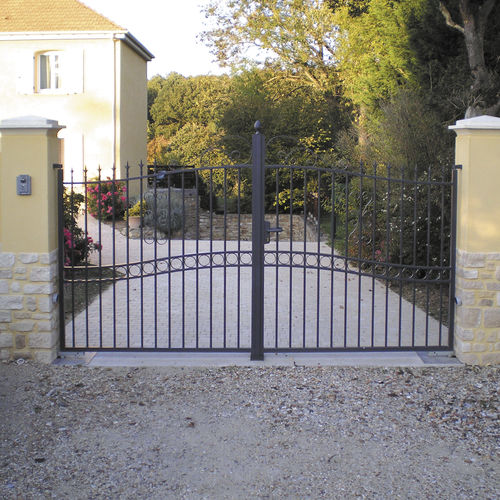Portão de abrir - HUELGOAT - Kostum - de correr / em alumínio / com barras