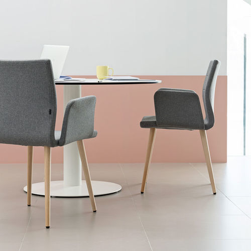 Cadeira para interlocutor contemporânea - UMA - Actiu - para ambiente interno / em alumínio / em material plástico