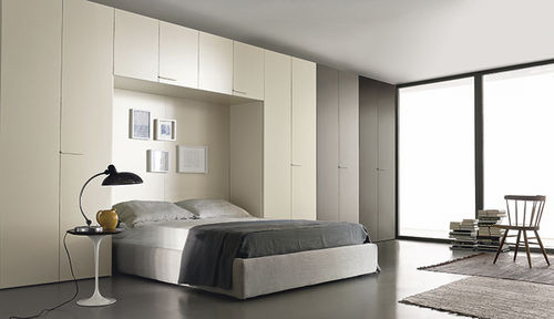 Guarda-roupa contemporâneo - MULTIPLO - Le Monde Wood - em madeira / com portas de abrir / ponte para cama