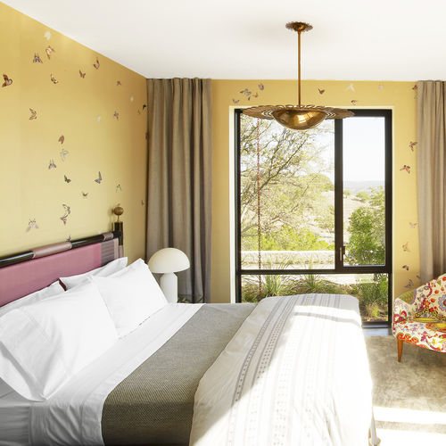 Papel de parede clássico - BUTTERFLIES - DE GOURNAY - com animais / efeito de tecido / amarelo
