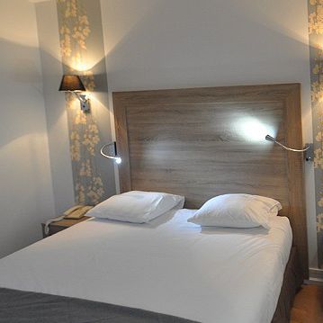 Cama de casal - MATEA - POITOUX - contemporânea / com cabeceira / com iluminação embutida