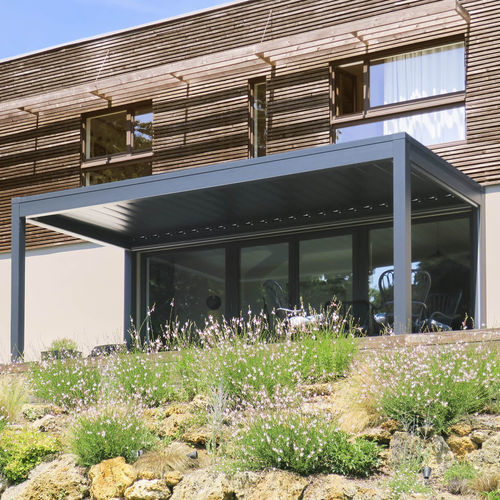 Pérgola apoiada em parede - PERGO'KLIM - SOLISO EUROPE - em alumínio extrudado / com lâminas orientáveis / com cobertura retrátil