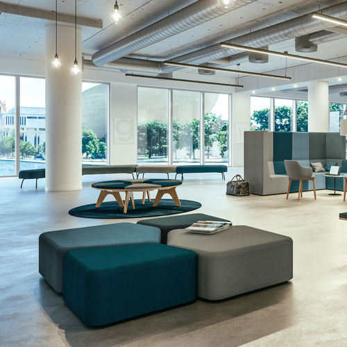 Puff contemporâneo - MONZA - ASSMANN BÜROMÖBEL GMBH & CO. KG - em tecido / em couro sintético / quadrado