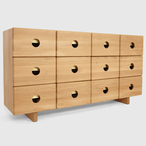 Buffet aparador de design escandinavo - CRAFT BRASS - Hans Hansen Furniture - em carvalho / com gavetas / com base tipo trenó