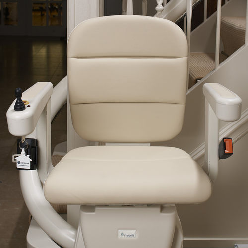 Cadeira elevatória para escadas para ambiente interno - REMBRANDT - Handicare Stairlifts BV - motorizada / giratória